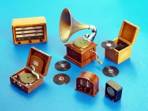 Plusmodel PM266 Gramophones and radios 1/35