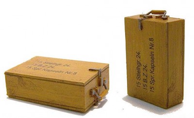 PlusModel EL010 German box for grenades 1/35